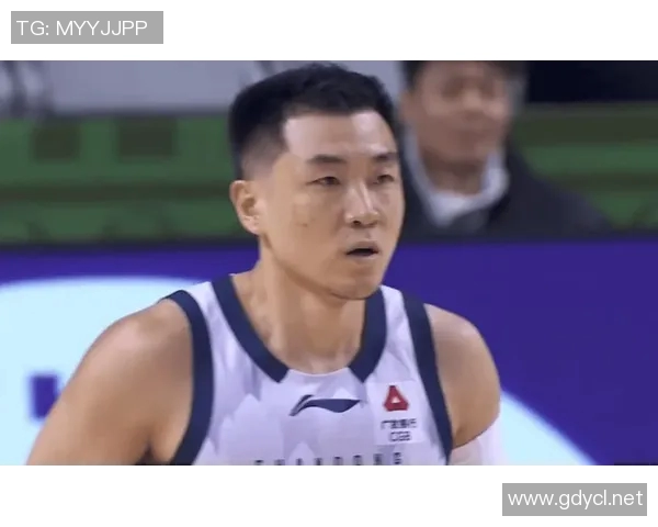 高诗岩精准抢断策动反击，霍塞尔三分命中