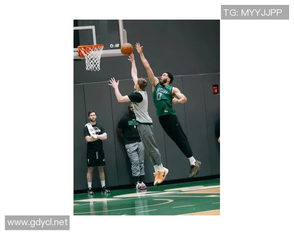 还有复出机会？Shams：塔图姆已开始在教练监控下进行5v5热身训练